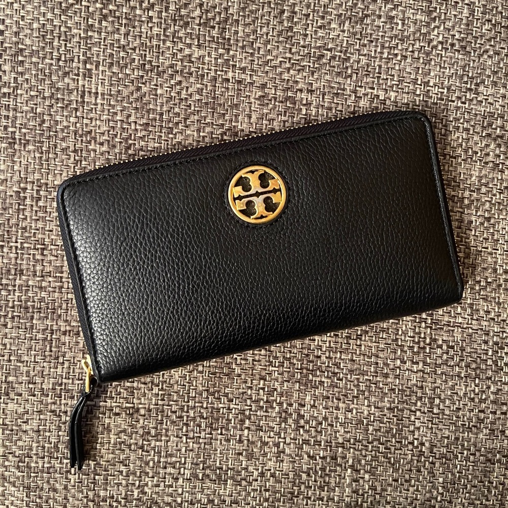 (SOLD) Tory Burch Leather Wallet